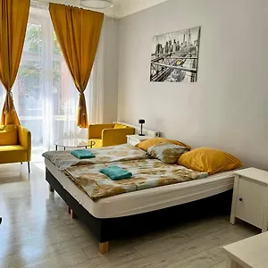 Apartment Colourful 